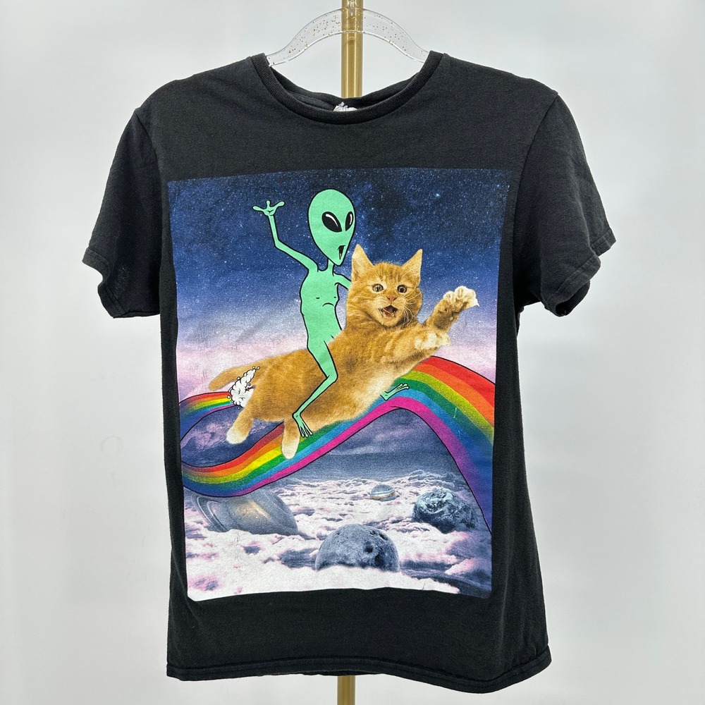 Alien Riding Cat Rainbow Space Meme Graphic Tee Small Black Delta Surreal Y2K‎